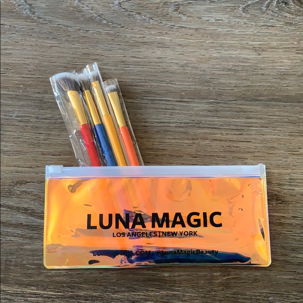 Luna Magic 4-Piece Makeup Brush Set